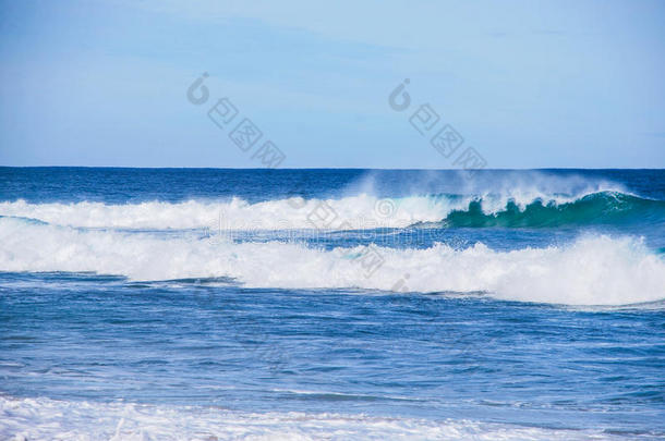 光洋跳进的和压扁波,自然的蓝色洋Colombia哥伦比亚