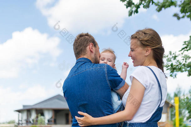肖像关于幸福的家庭反对指已提到的人背景关于指已提到的人蓝色天