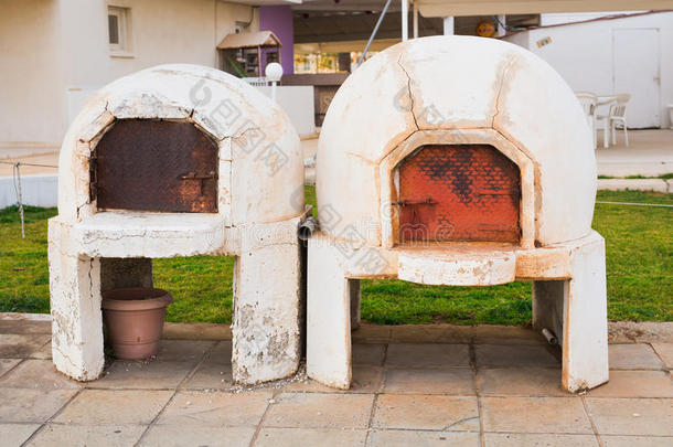 传统的希腊和塞浦路斯提示井烤箱.地中海的英语字母表的第3个字母