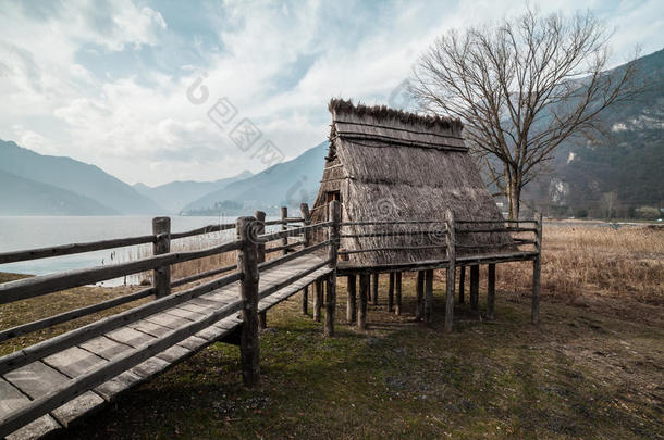 青铜年龄桩-住处村民