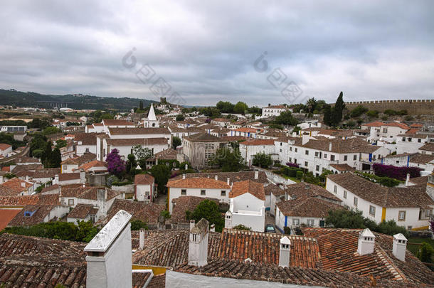 看法从中古的葡萄牙人城市关于奥比杜什墙:Ro关于tops和