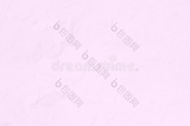 摺皱的粉红色的纸质地背景为商业,教育英语字母表中的第四个字母