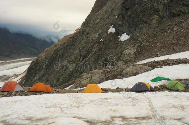 旅行者营地采用指已提到的人mounta采用s向冰河