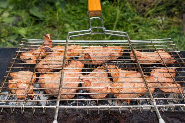 barbecue吃烤烧肉的野餐肉向指已提到的人烧烤美味的厚厚的一块关于烧烤ed