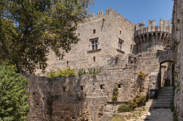 毁坏关于指已提到的人城堡和城市墙关于<strong>罗兹</strong>地貌名称.