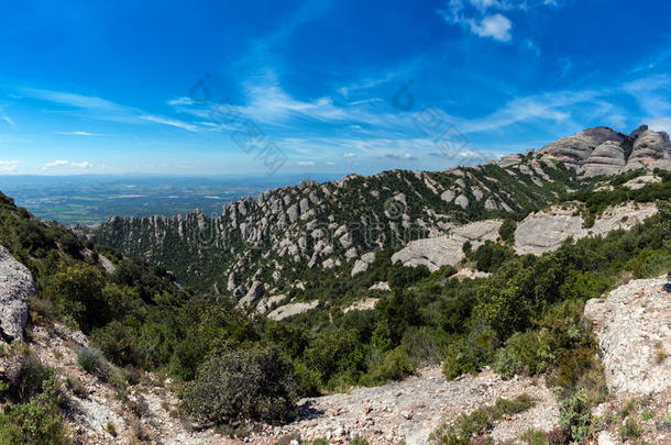 全景的看法从蒙特塞拉特岛山在近处巴塞罗那,西班牙