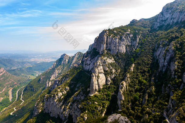 全景的看法从蒙特塞拉特岛山在近处巴塞罗那,西班牙