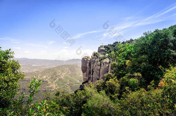 全景的看法从蒙特塞拉特岛山在近处巴塞罗那,西班牙