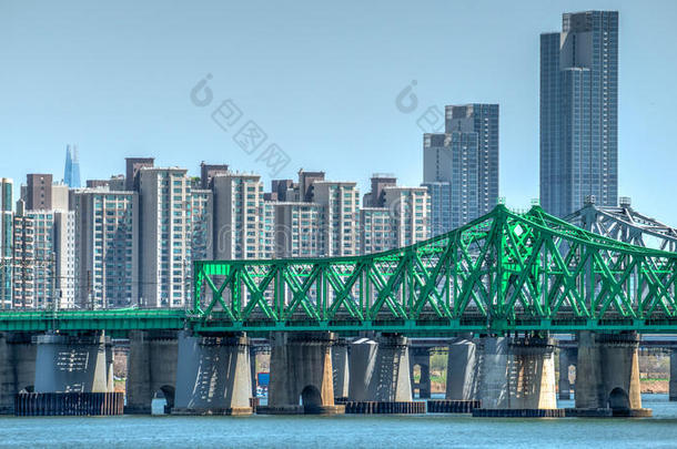 桥和建筑物采用首尔,南方朝鲜