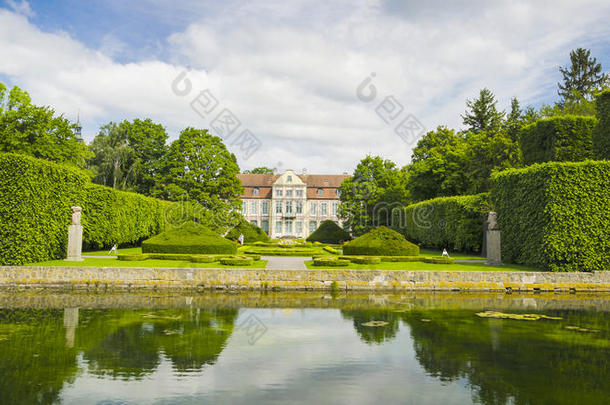 美丽的看法向修道院院长宫采用奥利瓦公园采用格但斯克,波兰