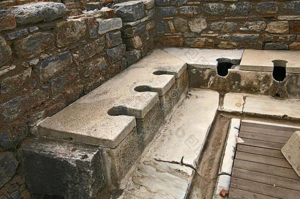 公共厕所采用以弗所古代的城市
