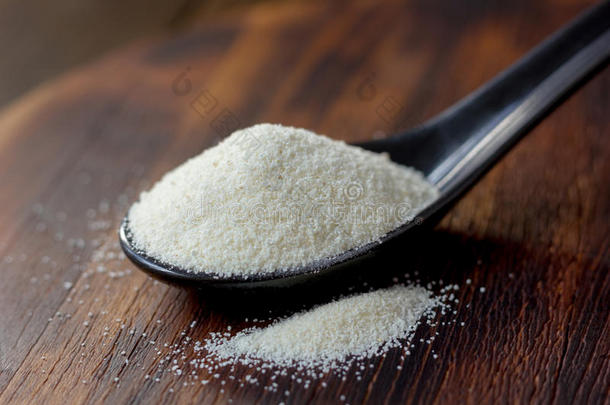 有机的粗粒小麦粉或蒸粗麦粉小麦