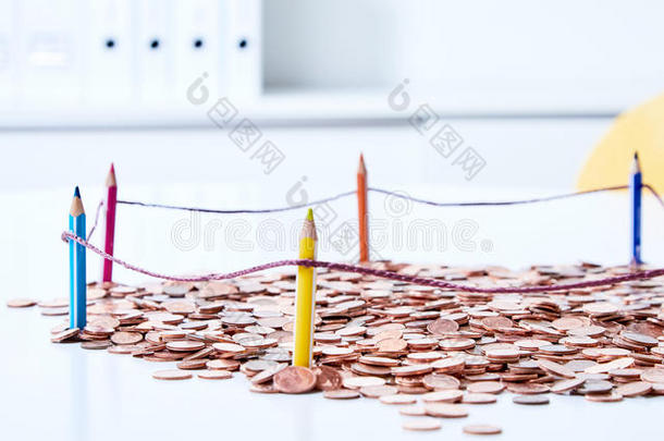 coinsurance联合保险在的后面有色的铅笔栅栏