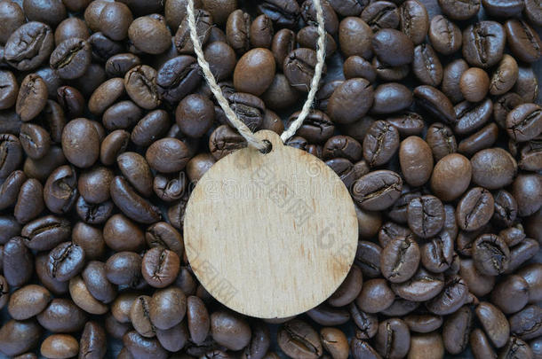 圆木制的加标签于放置向咖啡豆豆