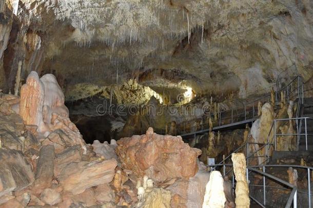 洞穴看法钟乳石,特殊的