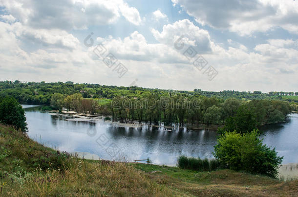 夏和煦的：照到阳光的河<strong>风景</strong>.观念<strong>旅行</strong>,<strong>旅行</strong>.