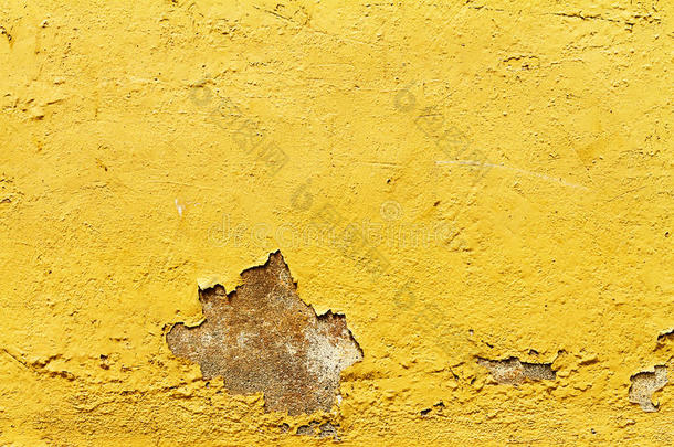 质地关于老的古老的酿酒的有<strong>裂痕</strong>的黄色的墙.特写镜头.