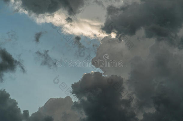 戏剧的天和云.雨云.雷声暴风雨.雷声sto