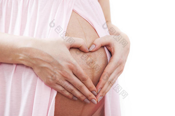 怀孕的女人放心向她肚子