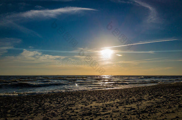 日落向指已提到的人波罗的海的海