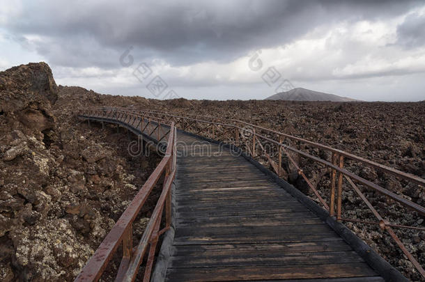 熔岩风景,步行小路向观察点,<strong>兰萨罗特</strong>岛