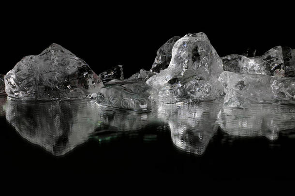 冰岩石向reflecti向黑的