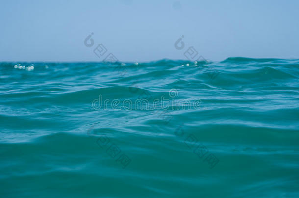 蓝色海<strong>风清</strong>楚的洋水和波和天和<strong>云</strong>.对有把握