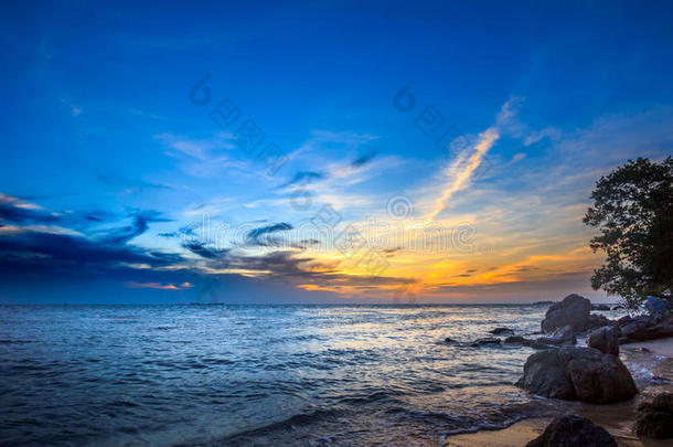 美丽的日落向指已提到的人海滩,日落湖风景,日落海,