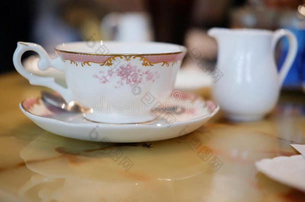 古代的英语瓷茶水杯子和茶杯托