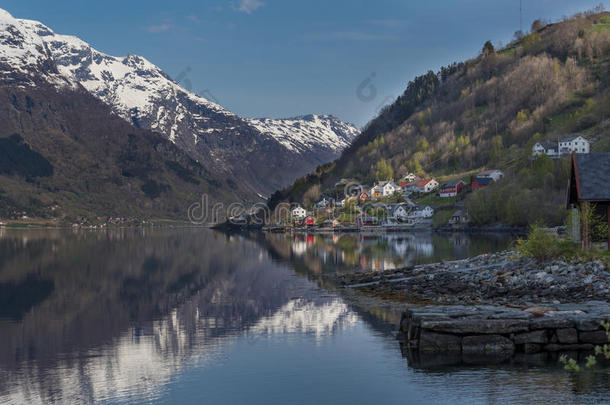 水边看法关于英文字母表的第19个字母Ã¸rfjord公司,树枝关于硬峡湾公司