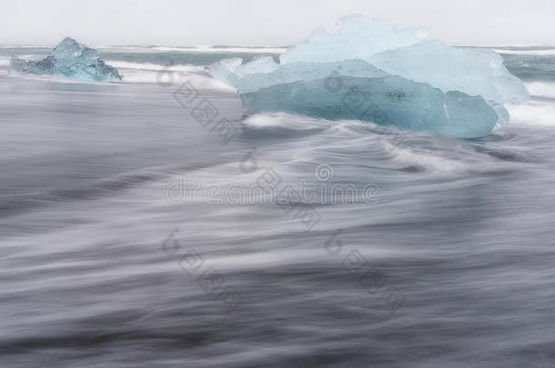 冰冰山在海岸