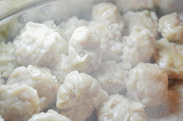 喝醉的中国人虾饺子有包装的白色的面粉面团采用斯泰