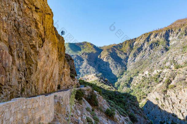 君主峡谷风景优美的旁道