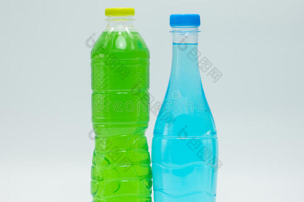 两个现代的设计瓶子关于s关于t喝
