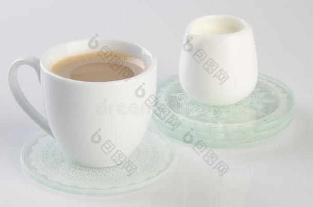 茶水或热的茶水杯子向一b一ckground.