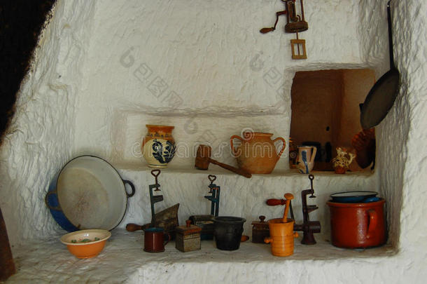 老的传统的厨房和器具