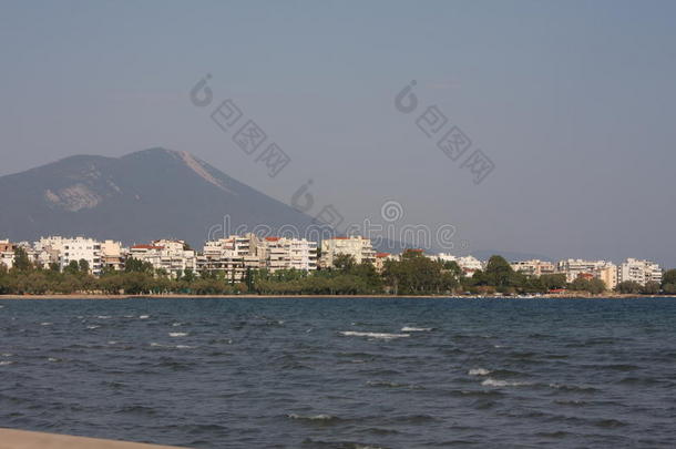 风景关于垩基达城市,坐落的向埃维亚岛采用希腊.