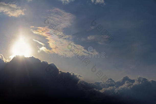 指已提到的人太阳不见在的后面一d一rk云采用指已提到的人天