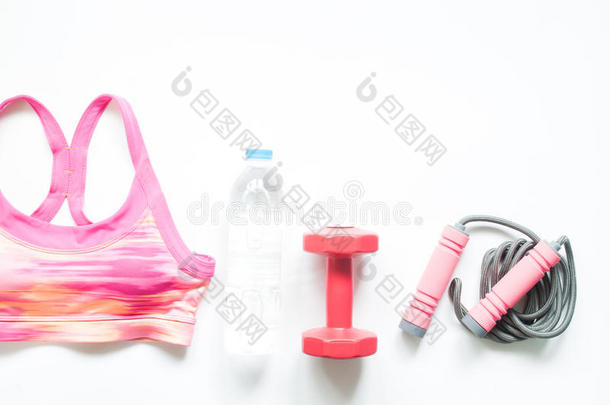 运动<strong>胸罩</strong>,瓶子关于水和健康设备向白色的后面