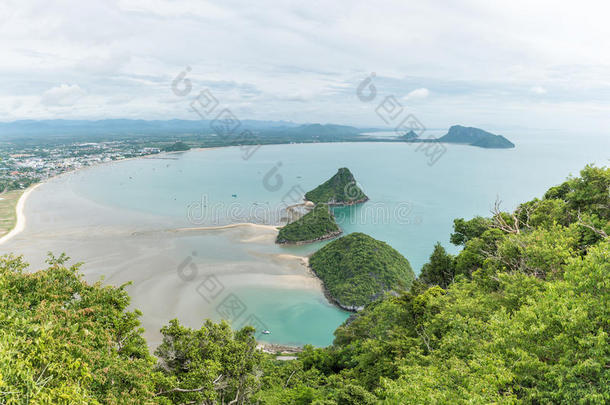 风景关于海滩和海从山locatoratoutermarker外指点标定位器穆阿克观点,普拉查普