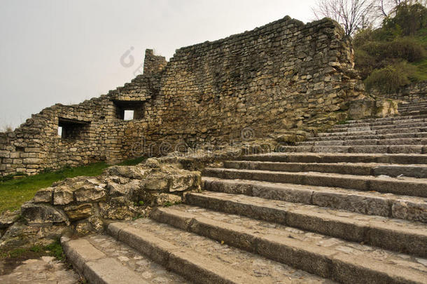 楼梯和堡垒墙毁坏在卡莱梅格丹堡垒采用贝尔格勒