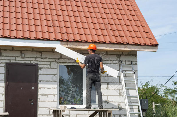 建设者工厂向指已提到的人屋顶