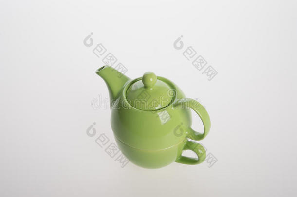 茶<strong>水罐</strong>放置或P或celain茶<strong>水罐</strong>和杯子向背景.