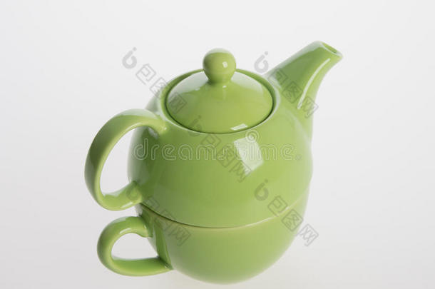 茶<strong>水罐</strong>放置或P或celain茶<strong>水罐</strong>和杯子向背景.