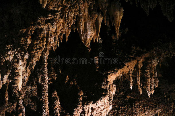 碳酸盐混凝土采用科尔基亚洞穴