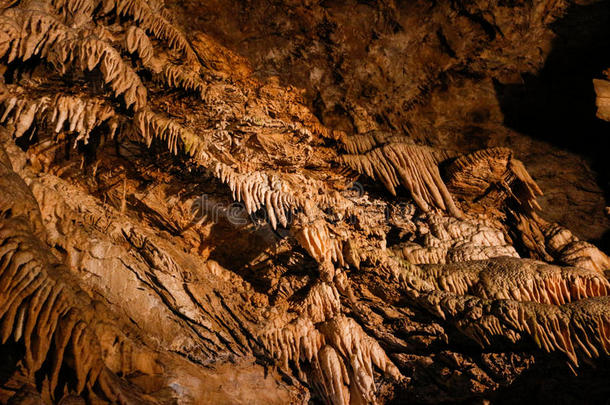 碳酸盐混凝土采用科尔基亚洞穴