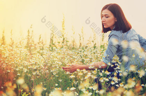 做梦女人相貌在野生的花