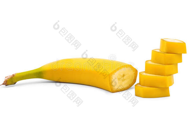 一甜的<strong>黄色</strong>的<strong>香蕉</strong>将切开采用完美的一件.一刨切的<strong>香蕉</strong>isolation隔离