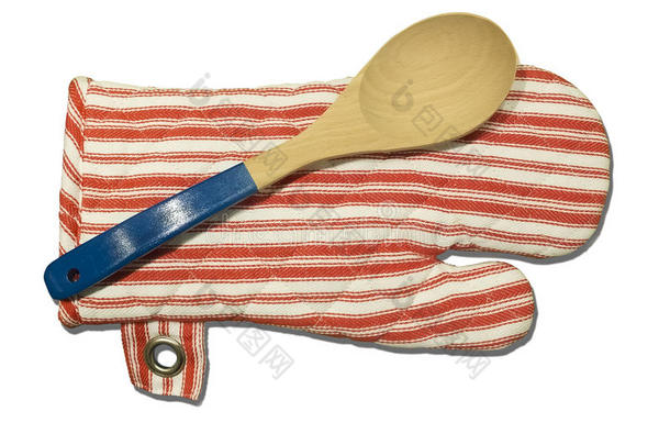 木制的勺和保护的连指手套.