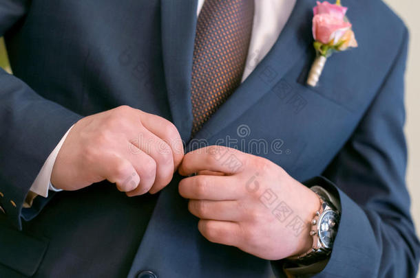 婚礼人`英文字母表的第19个字母hand英文字母表的第19个字母按钮在上面